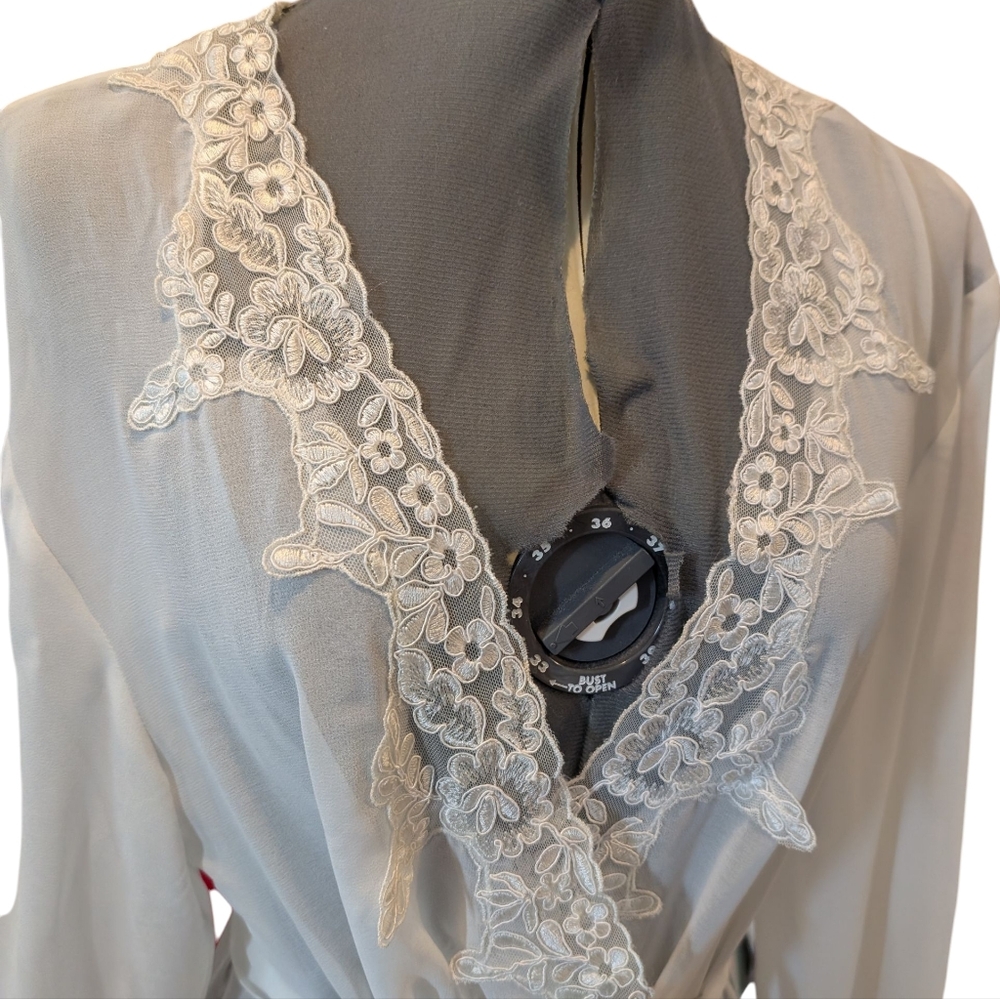Mystique Boutique Women's White Floral‎ Lace Robe NWT